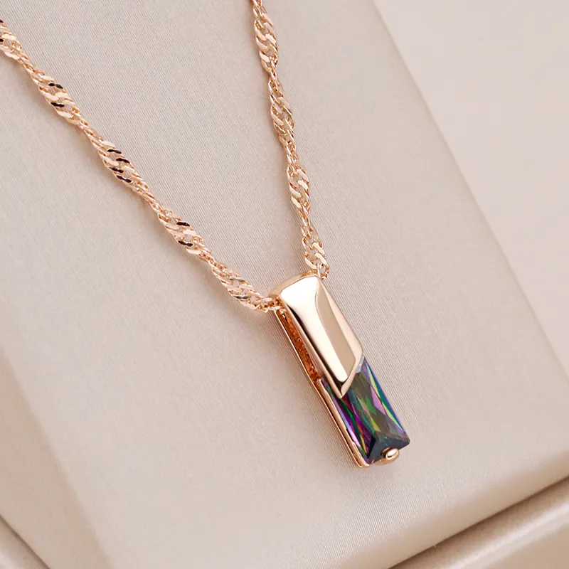 Elegant necklace with multiColoured crystal